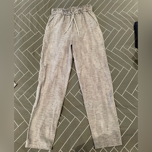 Sz 4 Lululemon Keep Moving 7/8 High Rise Pants - Picture 3 of 6